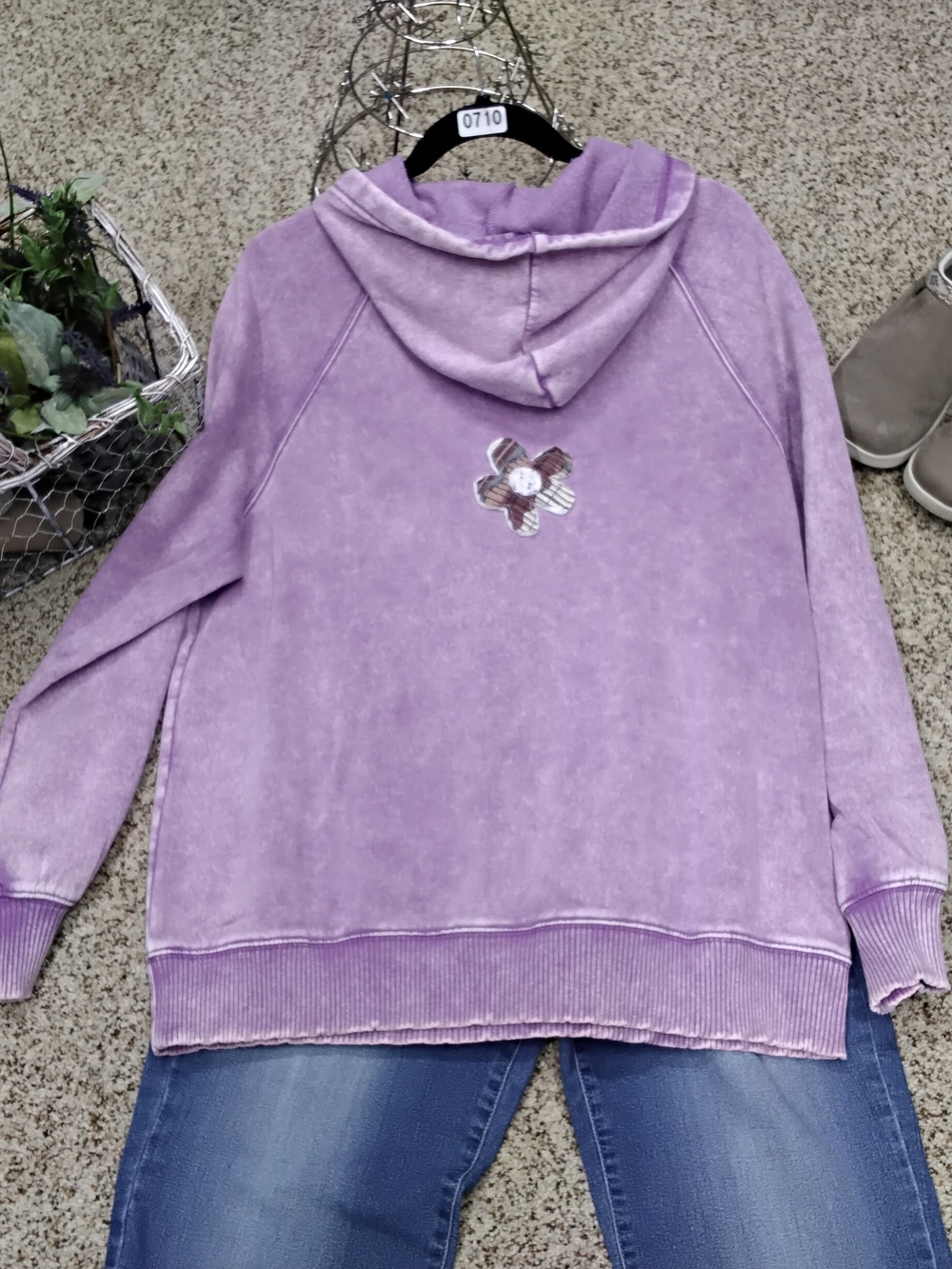 3970 S8ze Large Zenana Outfitters Lavender Floral Appliqué Hoodie Sweatshirt. - Picture 5 of 7